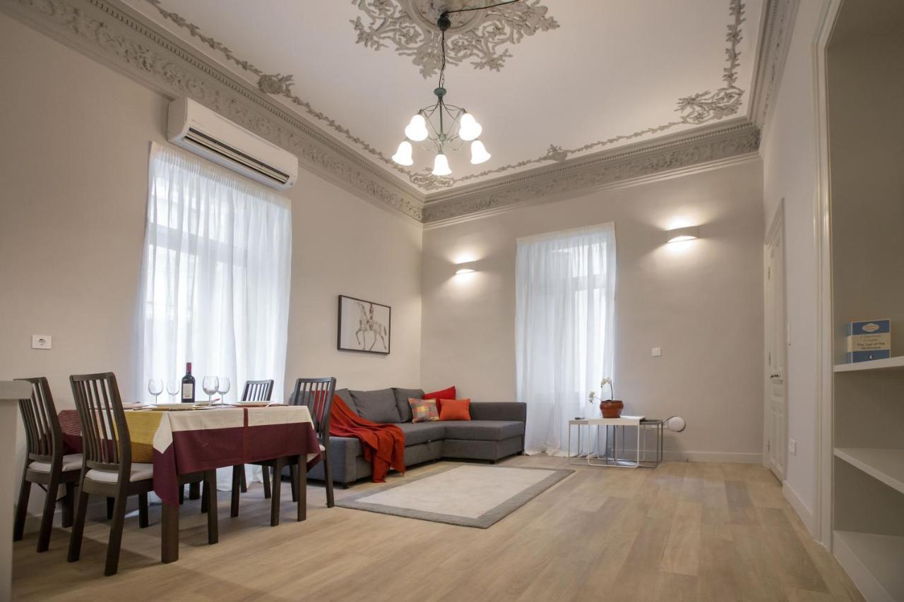 Sophisticated Apartment In Syntagma By Ghh Athens Exterior photo